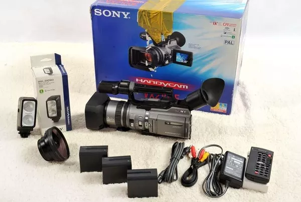 Продам видеокамеру Sony Handycam DCR-VX2100Е