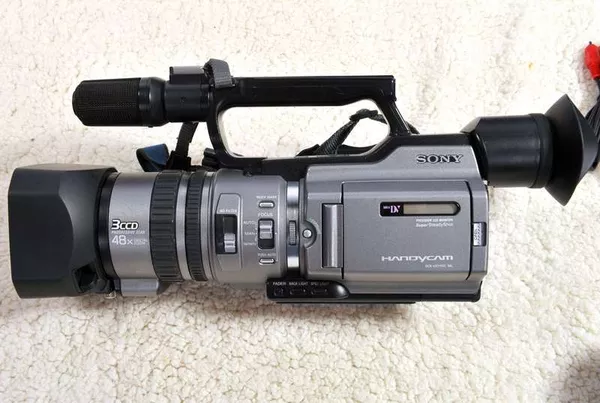 Продам видеокамеру Sony Handycam DCR-VX2100Е 2
