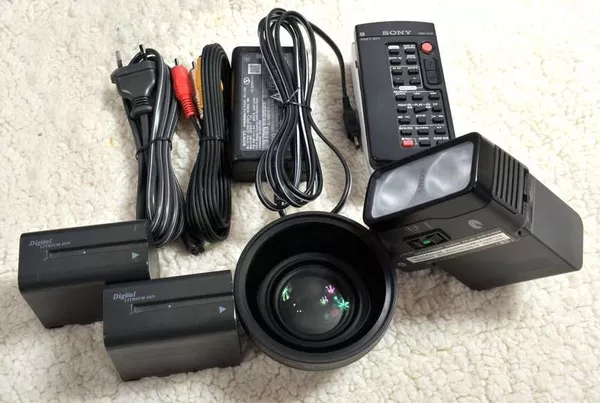 Продам видеокамеру Sony Handycam DCR-VX2100Е 3