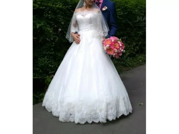 Продам из коллекции 2015,  кружевное цвета айвори свадебное платье